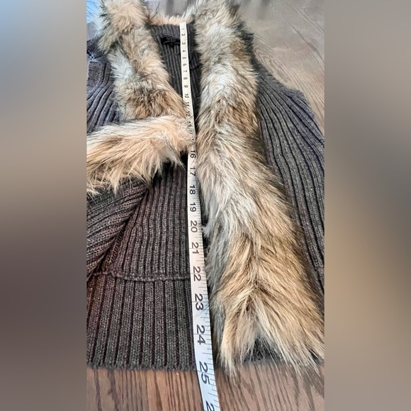 TOWN & COUNTRY LAYERING VEST - FUR COLLAR - STATEMENT PIECE - OLD MONEY STYLE - Picture 8 of 8